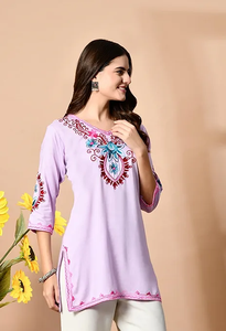 Kurta de Rayón Bordada en Lavanda para Mujer, Corte Regular, Largo Mini, Estilo Casual, Diseño India-Pakistán, para Todas las Temporadas - Product Image 4