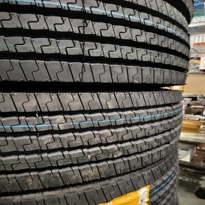 Pneus de camion 11R22.5 de qualité supérieure, prix de gros, conçus pour les charges lourdes et les longues distances - Product Image 1