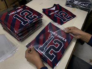 ชุดยูนิฟอร์มอเมริกันฟุตบอลแบบใหม่สำหรับผู้ชาย เสื้อเจอร์ซีย์ลายทาง กางเกงพิมพ์ลายแบบระเหิด ผ้าโพลีเอสเตอร์ระบายอากาศได้ดี เหมาะสำหรับการฝึกซ้อม - Product Image 5