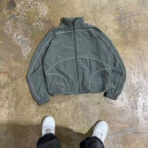 Chaqueta Cortavientos Deportiva Personalizada OEM para Hombre, con Cuello Alto, Transpirable, Ligera, de Nailon, con Cierre de Cordón, Diseño 2 en 1 - Product Image 2