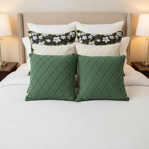 Juego de 6 Fundas de Almohada Decorativas SOGA, Diseño Floral Negro con Ribete Verde, Tejido de Punto Crema, Verde Bosque - Product Image 4