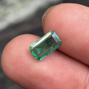 Esmeralda Zambiana Natural de Alta Calidad, 1.15 Quilates, Verde Intenso, Facetada, Piedra Suelta para Fabricación de Joyería - Product Image 5