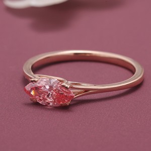 แหวนเพชรเม็ดเดี่ยวทรงมาร์คีส์สีชมพู รับรองโดย IGI ตัวเรือนทองคำ 18K - Product Image 2