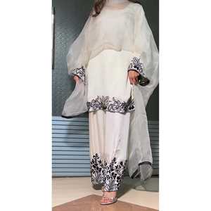 Conjunto de ropa de fiesta de diseñador para mujer con borde de encaje elegante - Product Image 1