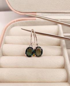 Pendientes de Zafiro Verde, Plata de Ley 925, Chapados en Oro, Corte Ovalado, Joyería Hecha a Mano, Regalo de Aniversario para Ella - Product Image 2