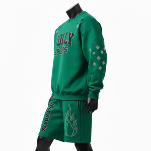 Conjunto de Sudadera y Pantalones Cortos de Felpa de Algodón Grueso GSM para Hombre, con Logotipo de Diamantes de Imitación Verdes, Estilo Urbano Personalizado - Product Image 4