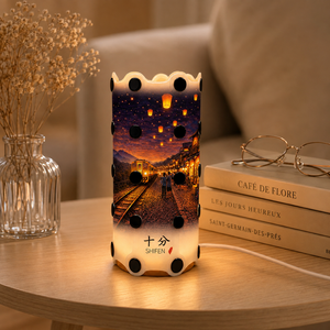 โคมไฟตั้งโต๊ะพิมพ์ลายวิวทิวทัศน์คลาสสิก PP DIY SHIFEN พร้อมโคมไฟแบบ Snap-Fit หลอดไฟ LED เป็นมิตรกับสิ่งแวดล้อม ฐานไม้แข็งแรงทนทาน ของที่ระลึกจากไต้หวัน - Product Image 1