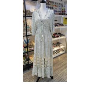 Robe maxi Sita en violet, confectionnée avec amour et soin, utilisant un magnifique tissu imprimé à la main. - Product Image 5