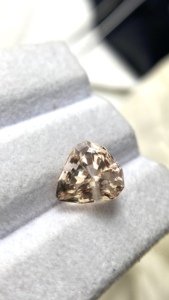 มอร์แกไนต์ธรรมชาติแท้รับรองคุณภาพ รูปทรงหัวใจแฟนซี คุณภาพสีและความเงางามเยี่ยม เบอร์ริลธรรมชาติ 4.08 กะรัต สะอาดตา ระดับ Loupe - Product Image 3