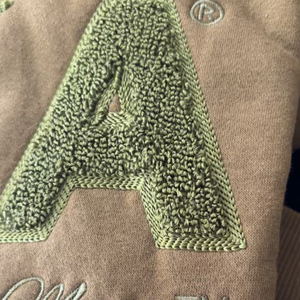 Sweat-shirt d'hiver pour femme en molleton vert olive 100 % coton, broderie lettres grecques, col rond premium, décontracté, de la marque Sorority Inc. - Product Image 6