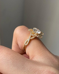 Bague de fiançailles vintage en diamant de laboratoire 2 carats, taille ronde, style floral, sertie à 4 griffes, motif étoile, pour occasions spéciales - Product Image 4