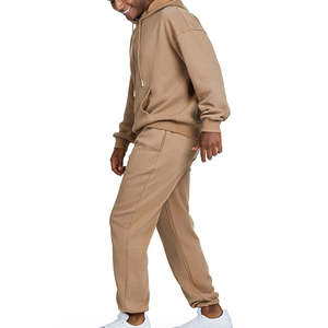 Conjunto Deportivo de Dos Piezas para Hombre con Chaqueta de Alto Rendimiento y Pantalones Deportivos Coordinados para Entrenamiento y Ocio - Product Image 2