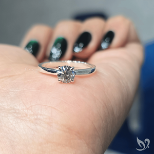 Anillo de Diamante Cultivado en Laboratorio de Corte Redondo de 0.50CT, Anillo de Compromiso Clásico Solitario en Oro Blanco de 10k - Product Image 5