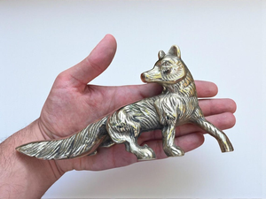 Sculpture de renard en laiton artisanale, figurine de faune détaillée, finition or antique, statue de renard en métal, œuvre d'art réaliste représentant un animal - Product Image 3