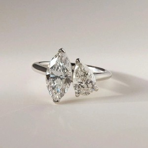 Anillo de Dos Piedras de Moissanita con Corte Marquesa en Forma de Pera, Chapado en Rodio, Plata 925, Engaste de Garras, Anillo de Compromiso y Boda - Product Image 1
