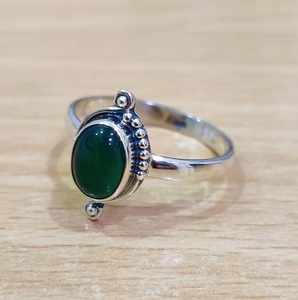 Anillo de Plata de Ley 925 con Cabujón Ovalado de Ónix Verde, Joyería Fina Vintage Hecha a Mano para Uso Diario y en Cualquier Ocasión - Product Image 2