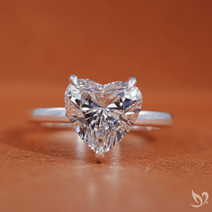 Anillo de compromiso con diamante de laboratorio de 3 quilates en forma de corazón, halo oculto, solitario, certificado por IGI, en oro blanco de 10 quilates - Product Image 1