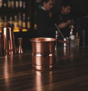 Taza de Bebidas de Cobre Sólido Hecha a Mano con Diseño Metálico Resistente para Servicio de Bebidas en Hogar, Restaurante, Cafetería y Hotel - Product Image 5
