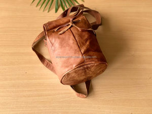 Bandolera de piel auténtica hecha a mano, bolso de hombro Vintage de 8" - Product Image 5