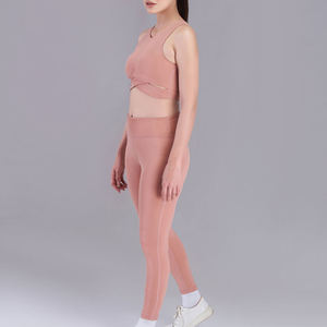 Conjunto de Yoga para Mujer de 2 Piezas, Ropa Deportiva Ecológica, Sujetador Deportivo con Tirantes Ajustables y Cuello en V, Leggings de Cintura Alta, Proveedor Mayorista - Product Image 3