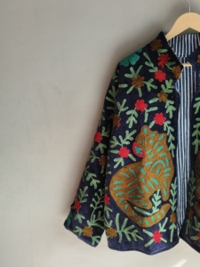 Chaqueta de Terciopelo Bordada a Mano con Estampado Floral, Cuello con Botones, Manga Larga, Transpirable, Chaqueta de Otoño para Mujer, REGALO para ELLA - Product Image 2