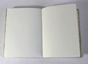 Cuaderno de papel de algodón reciclado color crema hecho a mano, con texto y símbolos antiguos impresos, tapa dura, único y ecológico. - Product Image 3