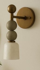 Lámpara de Pared con Luz Ambiental Navideña, Pantalla Metálica Color Crema Mate, Brazo Flexible de Latón, Base Redonda de Latón Satinado - Product Image 5