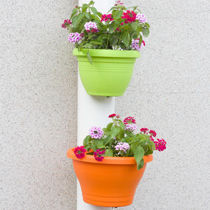 <span class=keywords><strong>Pot</strong></span> de fleur en plastique suspendu en gros à bas prix décor de plantation de croissant vertical avec trou de drainage pour tuyau mur jardin extérieur - Product Image 2