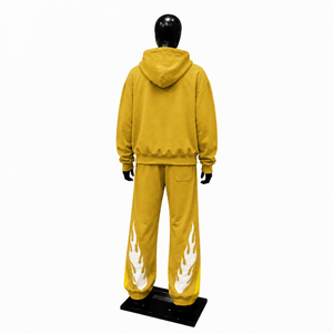Conjunto de chándal Gold Flame Skull para hombre, con sudadera con capucha y pantalones jogger, estilo streetwear gráfico, estampado gótico de esqueleto en fuego, chándales con capucha ajustables - Product Image 2