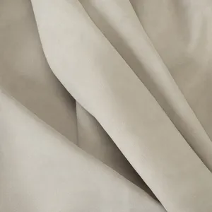 Cuir suédé gris clair en peau de vache pour la confection de chaussures haut de gamme, vestes, vêtements et revêtements de meubles – Stock disponible - Product Image 3