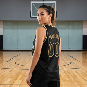 Maillot de basket-ball personnalisé sublimé noir et or, sans manches, col rond, unisexe, adulte, respirant, avec logo personnalisé imprimé sur le devant - Product Image 6