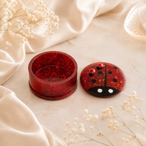 Caja de Almacenamiento de Joyas de Resina Hecha a Mano Ecológica de ILAHI - Diseño Moderno de Navidad Feng Shui con Interior Suave Uttar Pradesh - Product Image 2