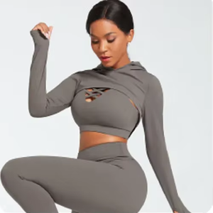 Haut court à capuche pour femme, manches longues, couleur unie, sportif, respirant, léger, en spandex et polyester, coupe régulière, pour le printemps - Product Image 2