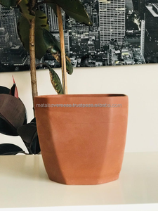 Pot de plante en terre cuite géométrique moderne avec finition mate, jardinière en argile minimaliste pour plantes d'intérieur et d'extérieur - Product Image 5