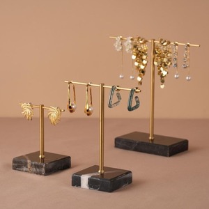 Support de rangement pour bijoux en métal de qualité supérieure avec finition élégante pour la présentation de colliers, bracelets, boucles d'oreilles et bagues - Product Image 5