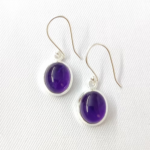 Boucles d'oreilles en argent avec pierre violette riche, forme ovale, design élégant en forme de goutte, bijoux fins et confortables pour un usage quotidien - Product Image 3