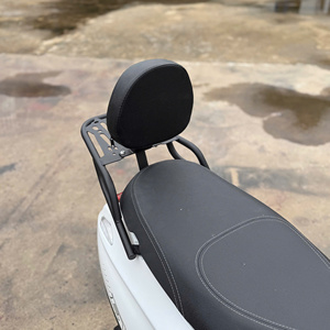 Porte-bagages arrière M-Biker VinFast Evo Grand avec dossier passager, accessoires pour moto - Product Image 2