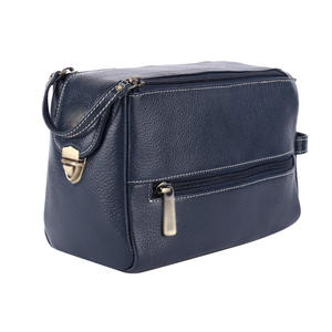 Pochette cosmétique portable imperméable grande capacité en cuir PU avec logo personnalisé, sac bandoulière homme tendance, best-seller - Product Image 4