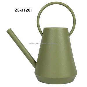 Arrosoir en fer minimaliste moderne pour les amateurs de plantes d'intérieur, arrosoir en métal élégant pour la décoration de la maison et du jardin, Zahid Exports - Product Image 4