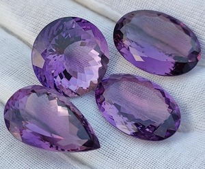 Ametyste violette naturelle taille trionne, certifiée par un tiers, pierre précieuse en vrac, pierre de naissance de février, 13,62 carats, traitée par cirage/huile. - Product Image 4