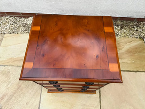 Traditional Solid Wood Nightstand with 3 Drawers Antique Design Bedroom Furniture <b>Side</b> <b>Table</b> - Product Image 6
