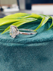 Anillo Toi et Moi de Corte Ovalado y Princesa Real, Diseño Elegante de Doble Piedra, Simboliza la Perfección para Compromisos o Momentos Especiales - Product Image 4