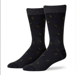 Chaussettes en coton tricotées unies respirantes pour adultes, avec logo sur le revers, vert et noir, vente en gros - Product Image 5