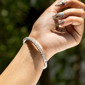 Bracelet tennis luxueux en argent sterling avec pierres rondes brillantes, bijoux élégants pour femmes, cadeau idéal pour toutes les occasions. - Product Image 3