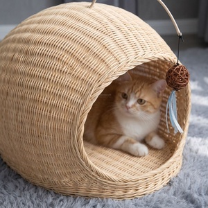Lit pour chat en rotin tressé mignon avec jouet suspendu, maison pour animaux de compagnie en bambou écologique pour chats d'intérieur - Product Image 3