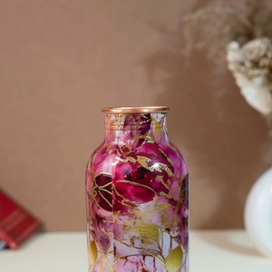 Bouteille d'eau en cuivre pur à imprimé floral, récipient décoratif ayurvédique pour le bien-être, bouteille d'eau en métal élégante et étanche - Product Image 4