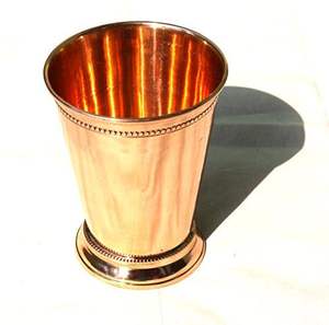 Verre à boire en laiton artisanal avec motif gravé traditionnel, tasse vintage pour la décoration de la maison, de la cuisine ou comme cadeau - Product Image 1