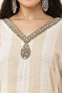 Robe Kaftan Tissée Élégante pour Femme avec Bordure à Pompons, Col en V, Manches Courtes, Kaftan Empire Tissé à la Main avec Perles et Broderies - Product Image 4