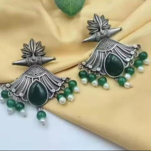 Pendientes de Plata Oxidada con Elegante Color Verde, Réplica de Pendientes con Piedras Monalisa, Pendientes Oxidados Hechos a Mano, Producto al por Mayor - Product Image 1