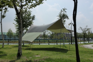 Bâche CAMPTOWN HEXA TARP 300 multicolore, abri anti-UV, avec piquets de fixation au sol, en polyester résistant aux UV, imperméable, toutes saisons, facile à installer - Product Image 4